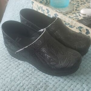Black Embossed Women's Clogs